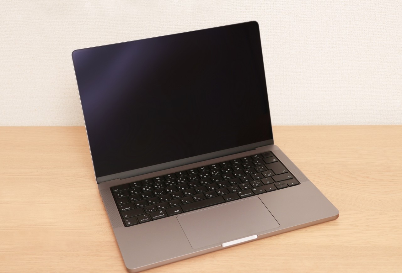 筐体の歪みを防ぐための保管方法と温度管理