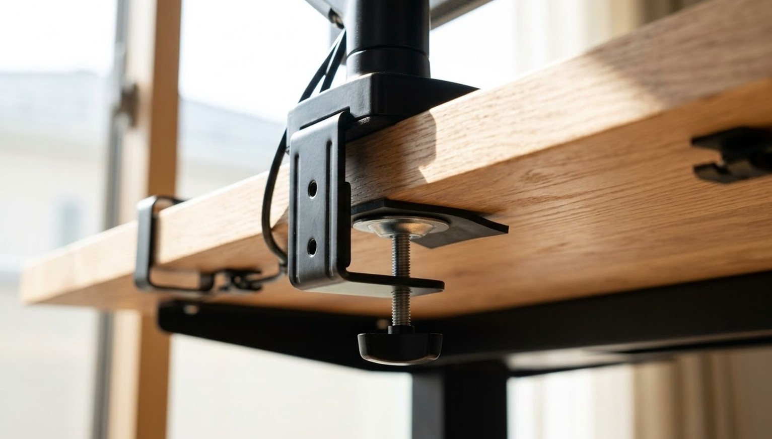 デスクの裏面を保護するゴムシートの併用効果